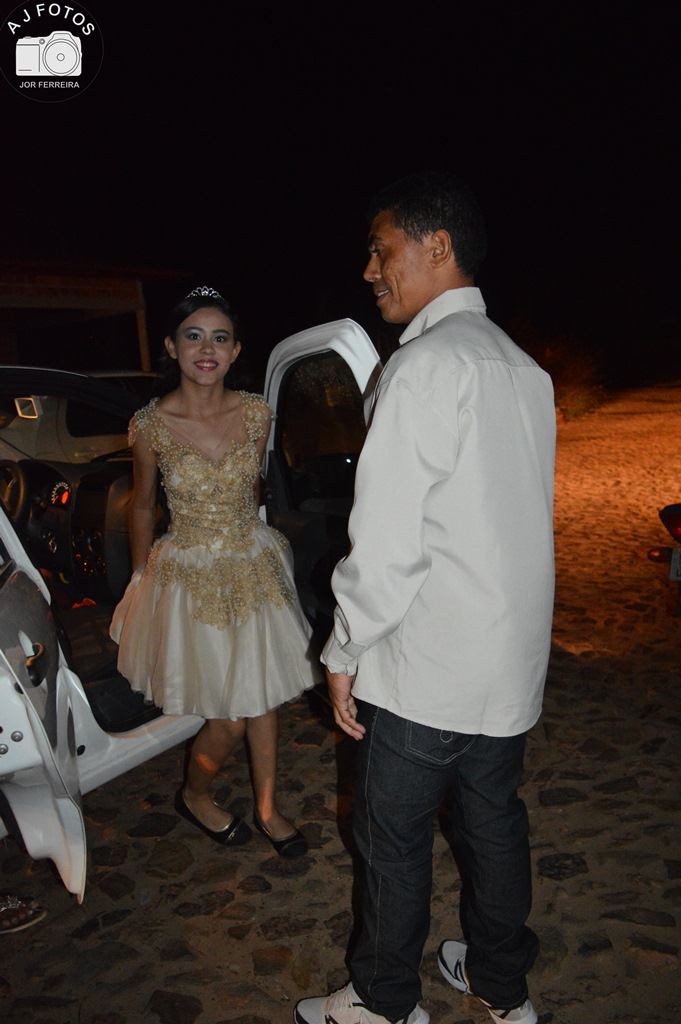 Família realiza aniversário de 15 anos para Taynara - Imagem 7