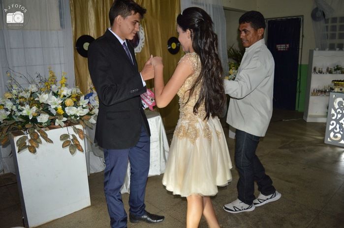 Família realiza aniversário de 15 anos para Taynara - Imagem 13