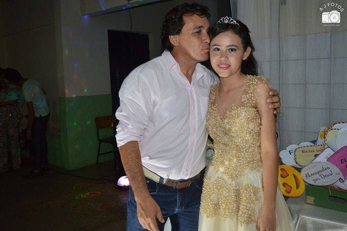 Família realiza aniversário de 15 anos para Taynara - Imagem 25