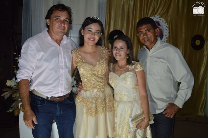 Família realiza aniversário de 15 anos para Taynara - Imagem 26