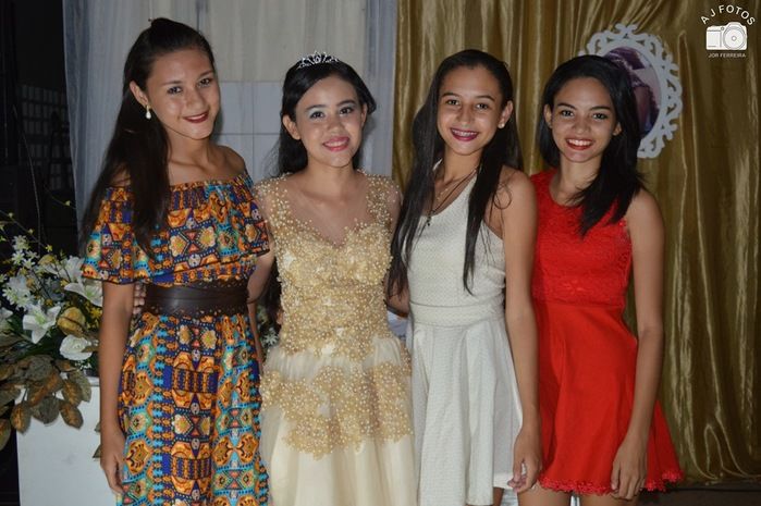 Família realiza aniversário de 15 anos para Taynara - Imagem 30