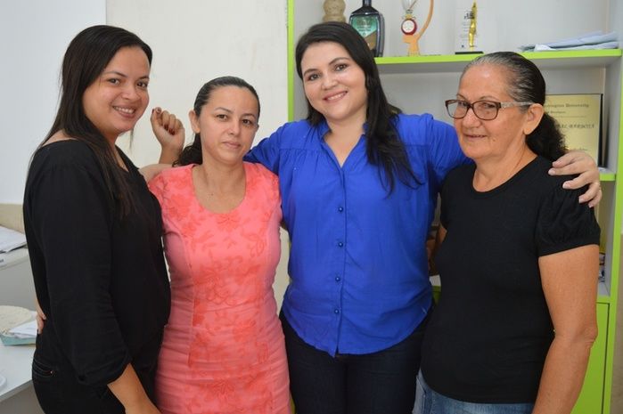Equipe recepciona prefeito Moisés com um bolo surpresa - Imagem 16