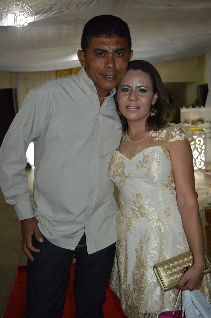 Família realiza aniversário de 15 anos para Taynara - Imagem 1