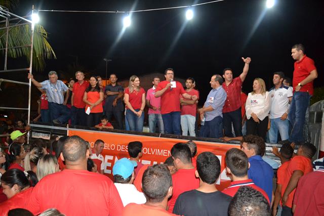 Venicio do Ó abre comitê com arrastão popular em Pimenteiras - Imagem 30