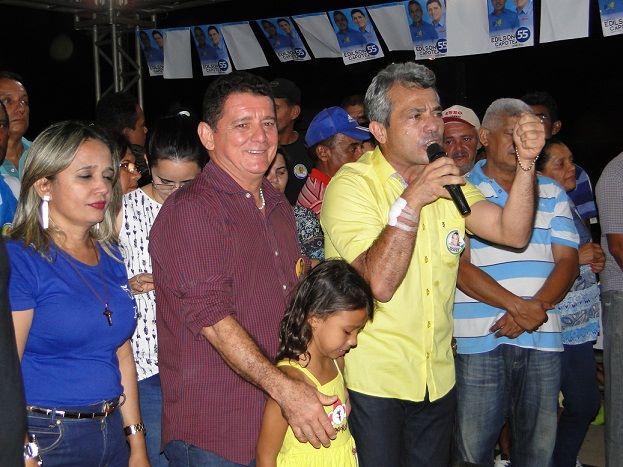 Capote arrasta multidão em grande comício no bairro Matadouro - Imagem 5