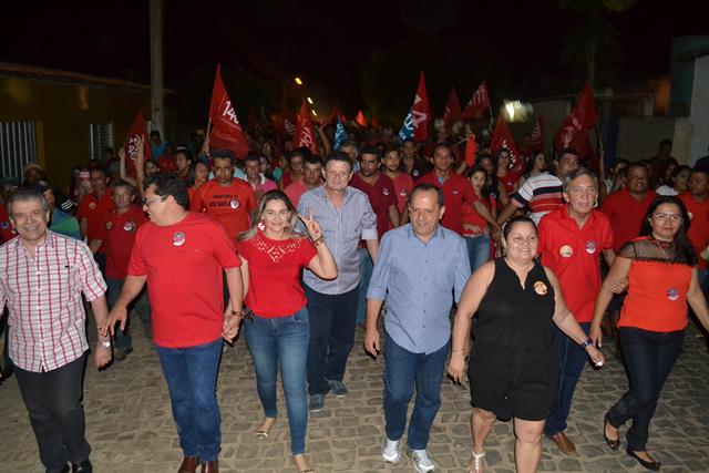 Venicio do Ó abre comitê com arrastão popular em Pimenteiras - Imagem 2