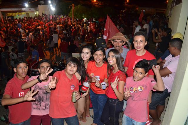 Venicio do Ó abre comitê com arrastão popular em Pimenteiras - Imagem 7