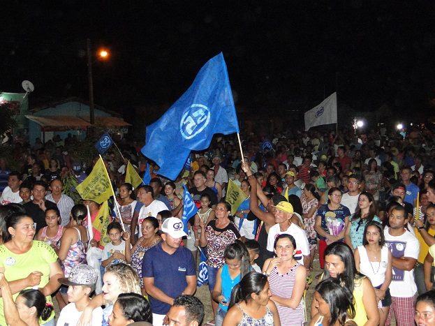 Capote arrasta multidão em grande comício no bairro Matadouro - Imagem 1