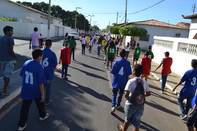 Atletas da Escola Amando Lima realizam desfile em Valença  - Imagem 6