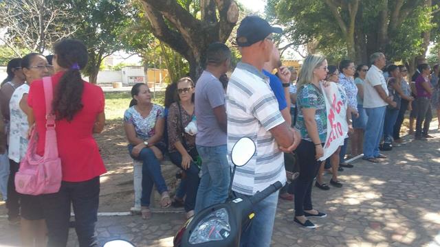 Professores fazem manifestação em frente a prefeitura de Valença - Imagem 5