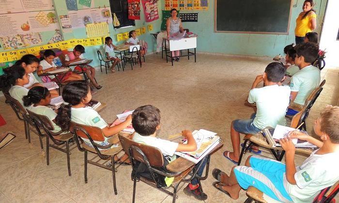 Higino Filho doa prateleiras para a biblioteca da Aninha - Imagem 5