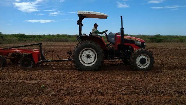 Prefeitura começa aração de terras para produtores rurais  - Imagem 9
