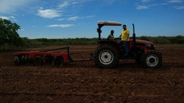 Prefeitura começa aração de terras para produtores rurais  - Imagem 7