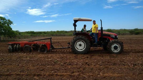 Prefeitura começa aração de terras para produtores rurais  - Imagem 10