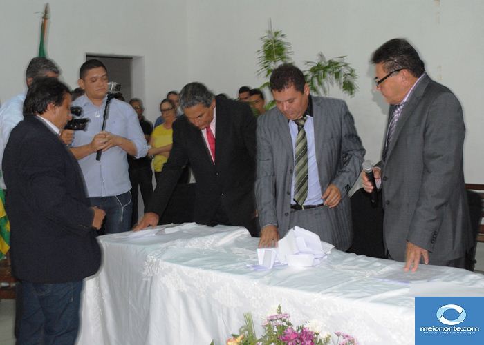 Alvimar Martins e Betinha Brandão são empossados pela câmara  - Imagem 31