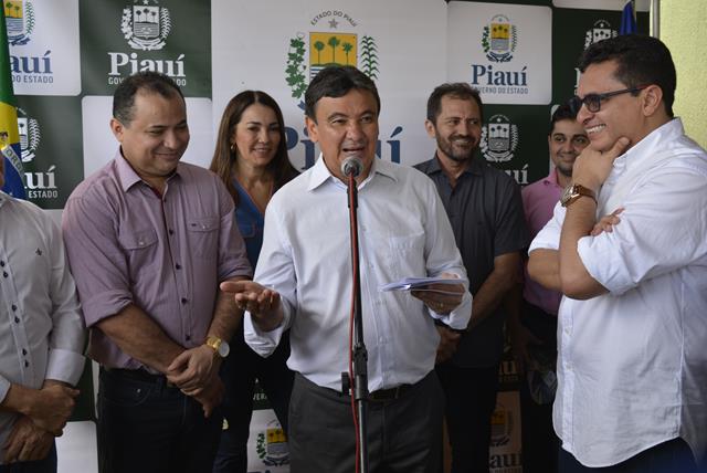 Governador Wellington Dias visita Valença, Pimenteiras e Lagoa do S - Imagem 18