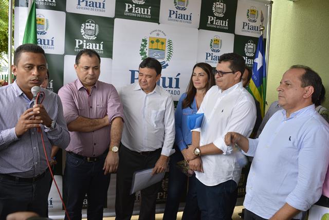 Governador Wellington Dias visita Valença, Pimenteiras e Lagoa do S - Imagem 13