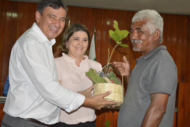 Governador Wellington Dias visita Valença, Pimenteiras e Lagoa do S - Imagem 26
