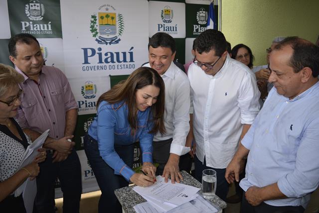 Governador Wellington Dias visita Valença, Pimenteiras e Lagoa do S - Imagem 17