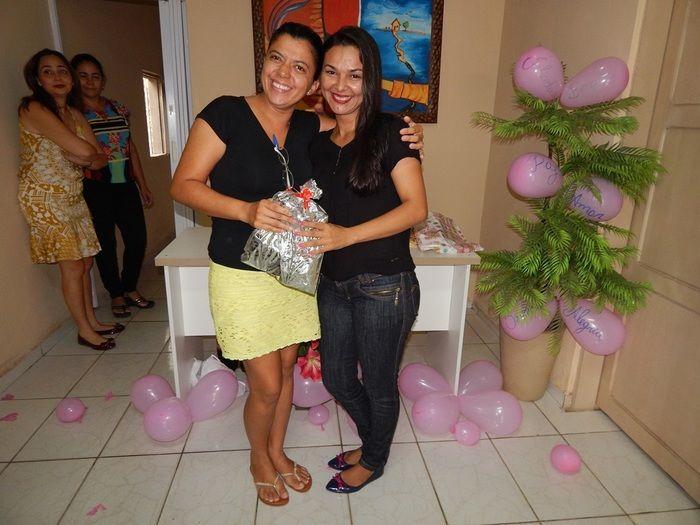 Equipe preparou bolo surpresa para colega de trabalho. - Imagem 5