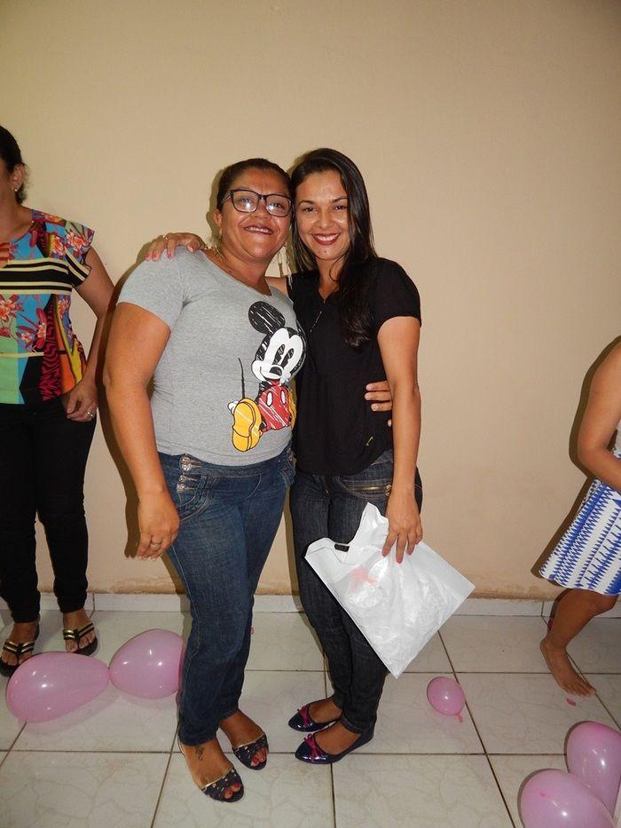 Equipe preparou bolo surpresa para colega de trabalho. - Imagem 3