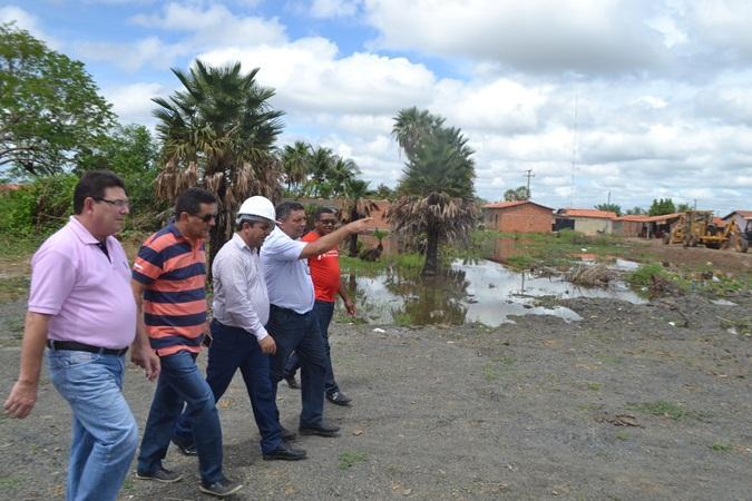 Prefeitura faz calçamento e constrói casas no Bairro Cariri - Imagem 2