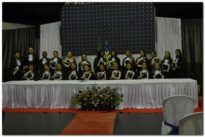 Cerca de 90 alunos colaram grau em Inhuma - Imagem 10