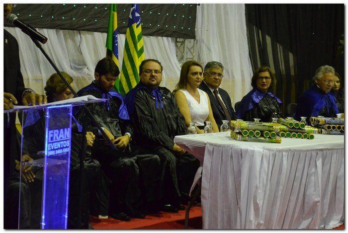 Cerca de 90 alunos colaram grau em Inhuma - Imagem 1