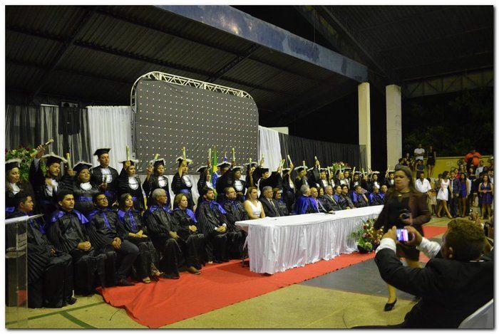 Cerca de 90 alunos colaram grau em Inhuma - Imagem 9