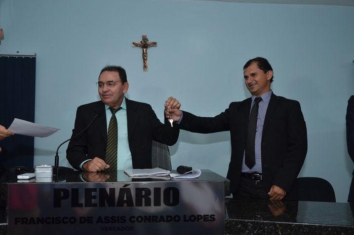 Prefeito Valmir Barbosa toma posse em Dom Expedito Lopes. - Imagem 56