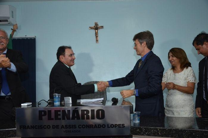 Prefeito Valmir Barbosa toma posse em Dom Expedito Lopes. - Imagem 62