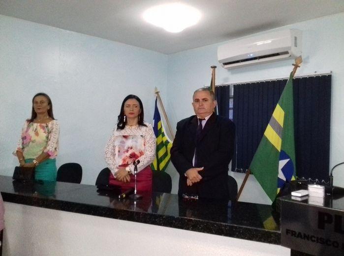 Prefeito Valmir Barbosa toma posse em Dom Expedito Lopes. - Imagem 15