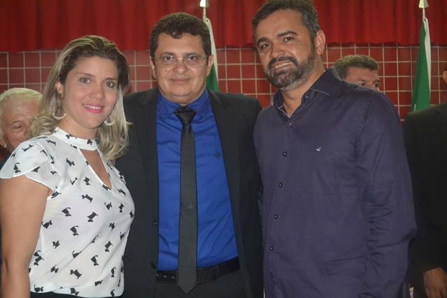 Venicio do Ó e Lucia Lacerda são empossados em Pimenteiras - Imagem 31