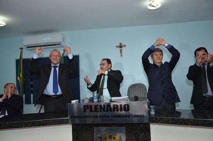 Prefeito Valmir Barbosa toma posse em Dom Expedito Lopes. - Imagem 61