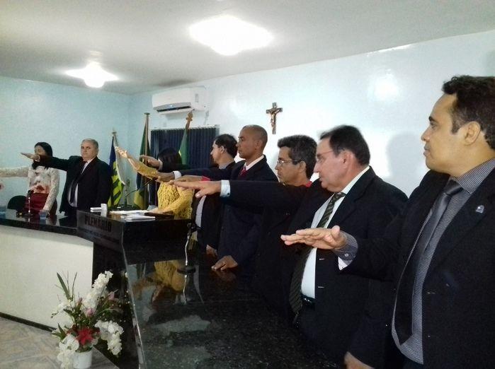Prefeito Valmir Barbosa toma posse em Dom Expedito Lopes. - Imagem 2