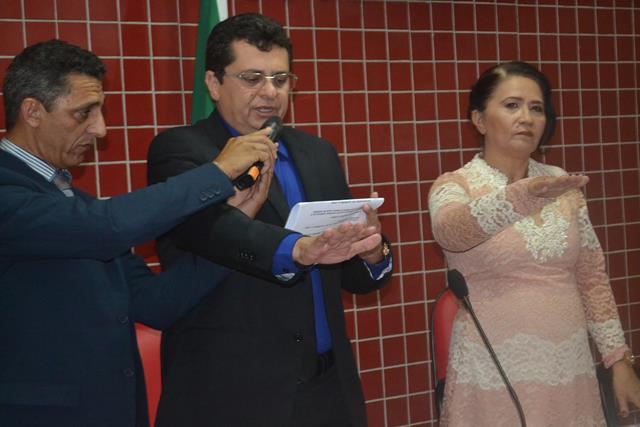 Venicio do Ó e Lucia Lacerda são empossados em Pimenteiras - Imagem 13