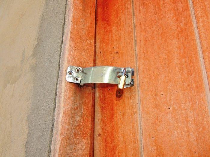 Vândalos arrebentam porta do local onde ficam equipamentos de Tvs - Imagem 5