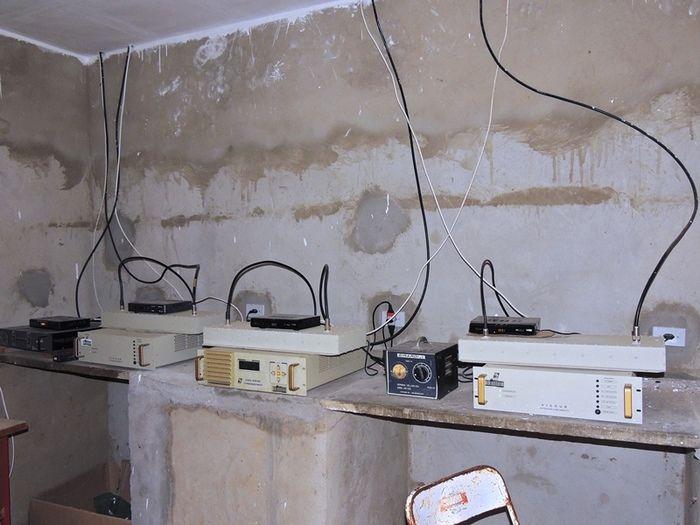 Vândalos arrebentam porta do local onde ficam equipamentos de Tvs - Imagem 8