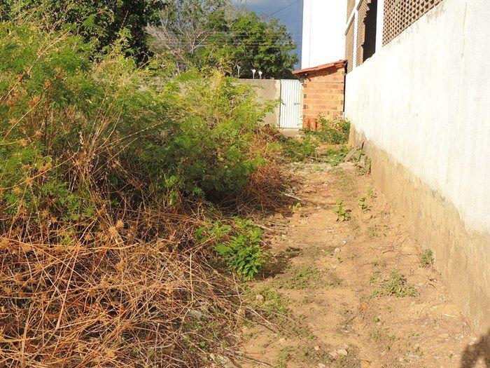 Vândalos arrebentam porta do local onde ficam equipamentos de Tvs - Imagem 13