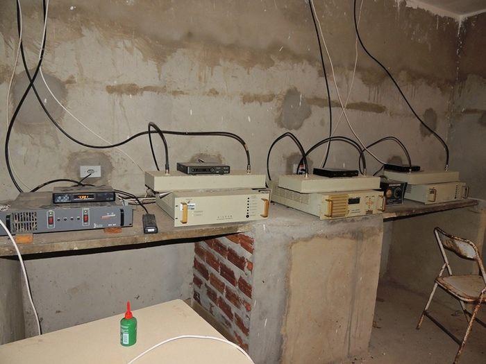 Vândalos arrebentam porta do local onde ficam equipamentos de Tvs - Imagem 9