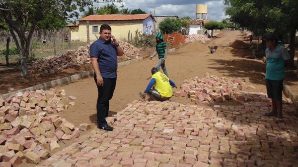 Prefeito Visita obras de calçamento e participa de reunião da saúde - Imagem 19
