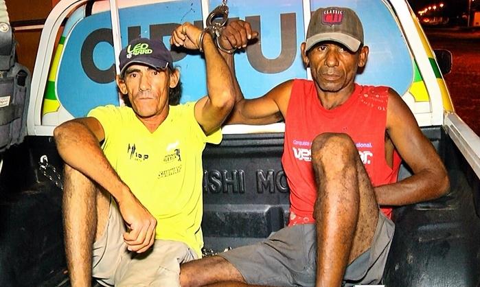 Valdomiro de camisa amarela (usa tornozeleira) ao lado de Francisco José.  (Crédito: Kairo Amaral)