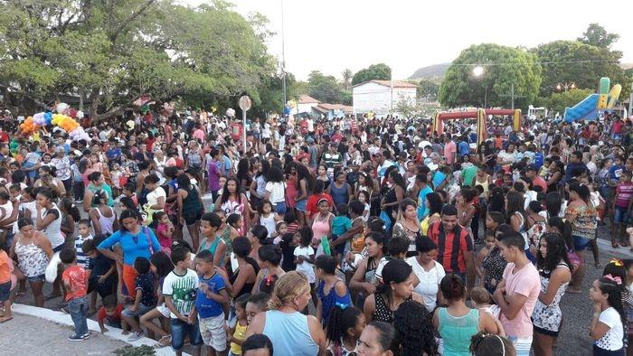 Festa reuniu cerca de 3 mil pessoas na praça da Igreja Matriz 