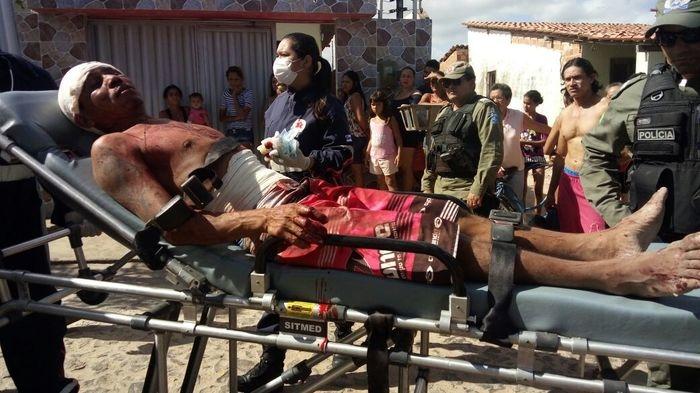 Vítima sendo socorrida pelo SAMU (Crédito: Cleydyomar Sousa)