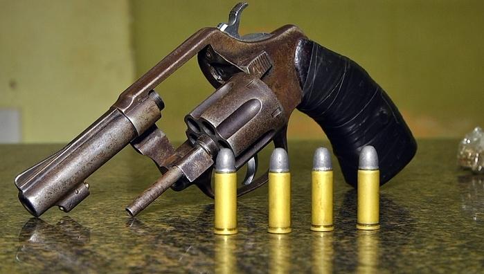 Revólver calibre 32 apreendido pela PM. (Crédito: Kairo Amaral)