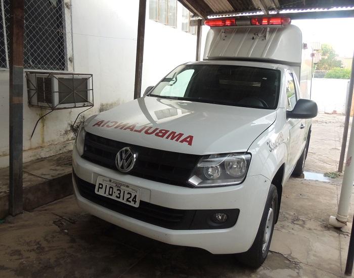 Registro deste domingo (08), ambulância pronta para viagem  (Crédito: Edinardo Pinto )