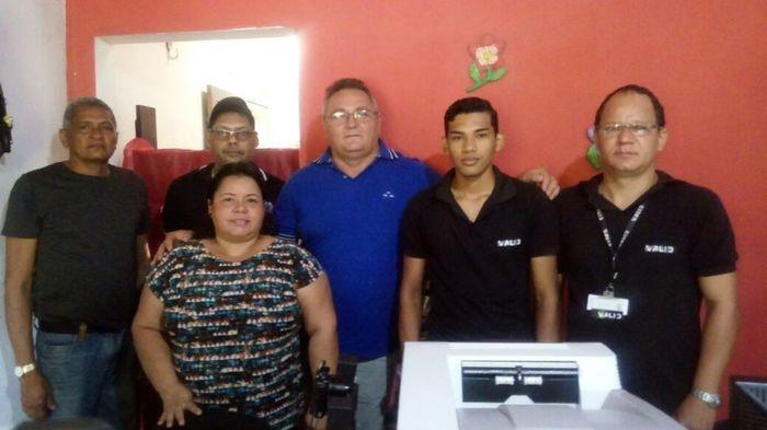 Equipe do Instituto junto com a Secretária de Assistência Social Querida Moura (Crédito: Gilson Moura)