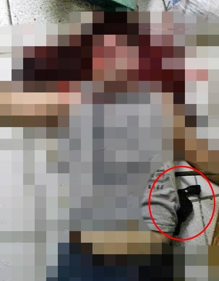 A arma do agente foi deixada no local. 