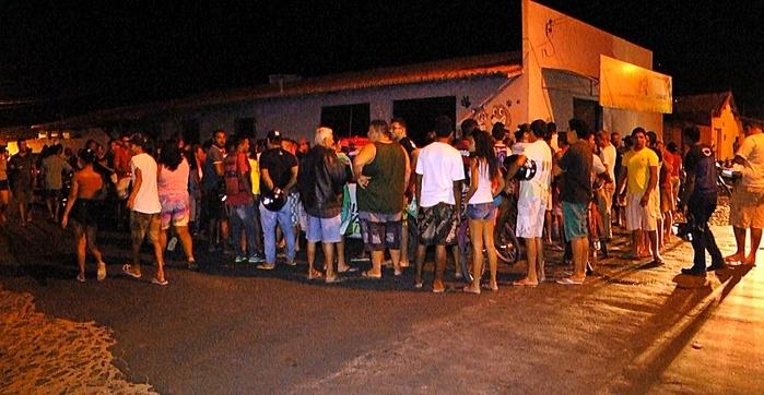 Crime aconteceu dentro de pet shop.  (Crédito: Kairo Amaral)