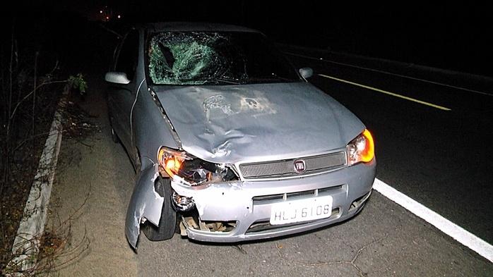 Carro que atropelou o pedestre. (Crédito: Kairo Amaral)